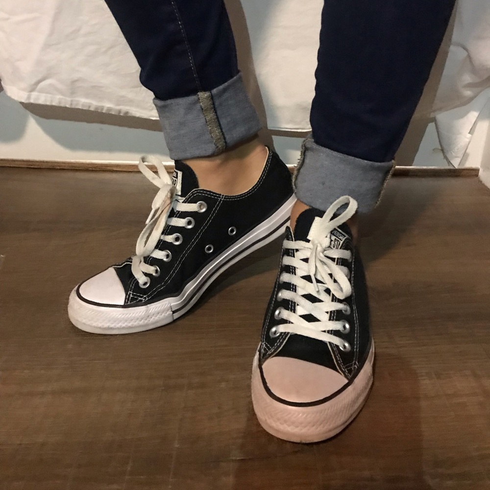 Black low rise converse